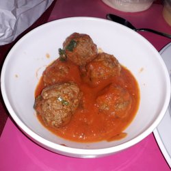 Mundo Tapas Bar Restaurant - Fleischbällchen in Tomatensauce / Meat balls in tomato sauce