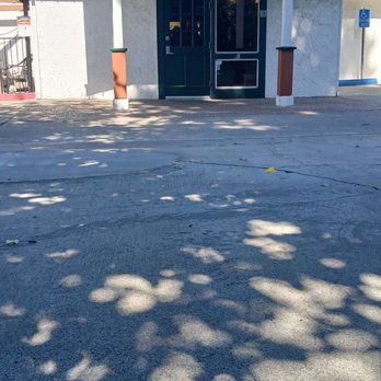 Skipolini's Pizza - The front door where Chris he might be one of the guys that was picking in his noise one day when they had to remake my pizza - Food Delivery Services Near Me - Antioch, California