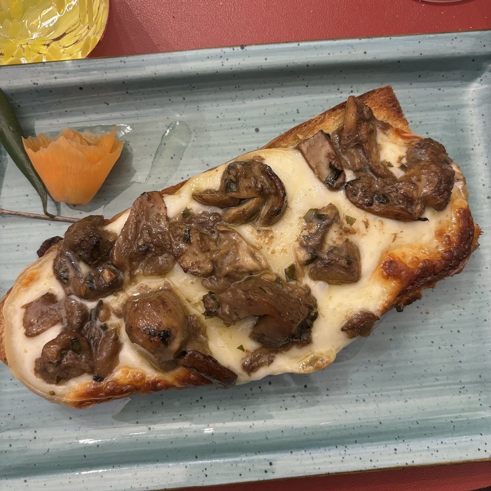 Ai Quattro Venti - Flatbread with funghi porcini - Italian Near Me - Montepulciano, SI Ai Quattro Venti - Flatbread with funghi porcini - Italian Near Me - Montepulciano, SI