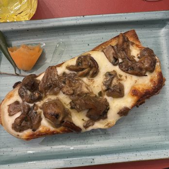 Ai Quattro Venti - Flatbread with funghi porcini - Italian Near Me - Montepulciano, SI Ai Quattro Venti - Flatbread with funghi porcini - Italian Near Me - Montepulciano, SI