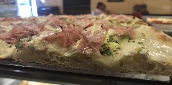 Mona Lisa Pizzeria by null