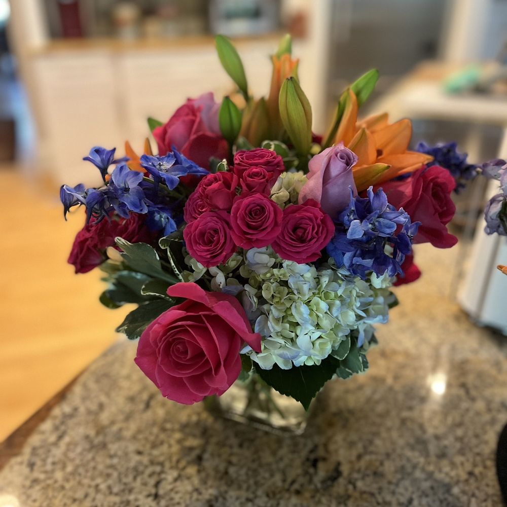 Ordered the Deluxe Designer's Choice Birthday Design arrangement through DoorDash. It was beautiful and was delivered within the hour. Ordered the Deluxe Designer's Choice Birthday Design arrangement through DoorDash. It was beautiful and was delivered within the hour.