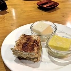 Green Asia Restaurant - Nachtisch, oben Kokosgelee, rechts Vanillepudding und links Tiramisu