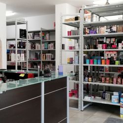 69shop - sex shop - Check-in area and lube department - zona check-in e reparto coadiuvanti
