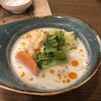 Cha Cha - Kokossuppe ohne Fleisch als Vorspeise. - Thai Near Me - Bern, BE Cha Cha - Kokossuppe ohne Fleisch als Vorspeise. - Thai Near Me - Bern, BE