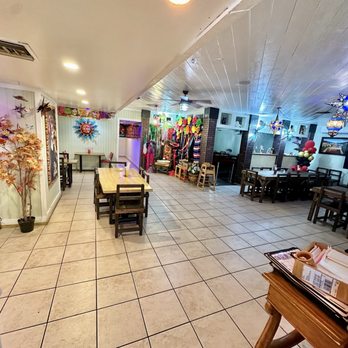 Carnitas Uruapan - Middle area inbetween rooms - Mexican Near Me - San Diego, California