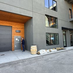 Offset Bier - Entrance is low key in a business park
