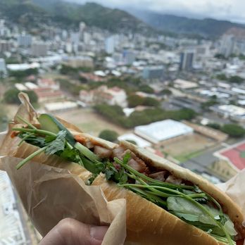 Le’s Banh Mi - Roast Roasted Pork Sandwich - Cafes Near Me - Honolulu, Hawaii