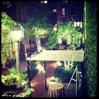 The Ivy Room At Tree Studios - The courtyard at night - Venues & Event Spaces Near Me - Chicago, Illinois