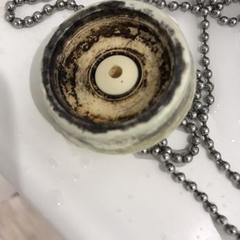 Rydges - Black mold on the tub stopper - Hotels Near Me - Queenstown, OTA