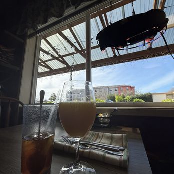 Fishtails Cafe - Mimosa & Iced Tea - Seafood Near Me - South Beach, Oregon