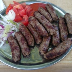 Ömür Köftecisi - Bir Buçuk Porsiyon Köfte