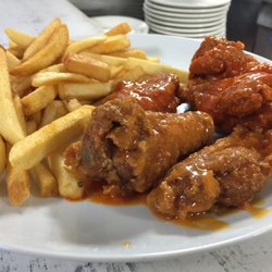 Italy Cafe - Hot wings with fries