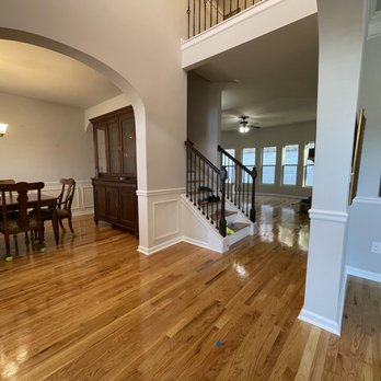 D1 Improvements - a dining room with hardwood floors - Flooring Near Me - Mcdonough, Georgia D1 Improvements - a dining room with hardwood floors - Flooring Near Me - Mcdonough, Georgia