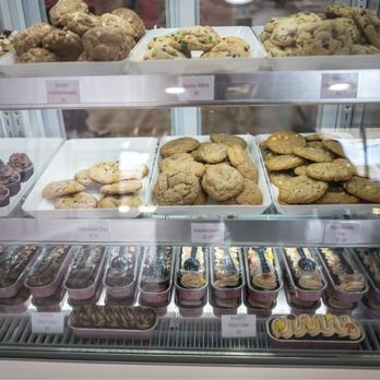 Pamcakes Bakery - Cookies, cupcakes, mini cakes - Custom Cakes Near Me - Austin, Texas
