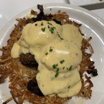 Briarpatch Restaurant - Eggs Benedict with beef brisket - American Near Me - Winter Park, Florida