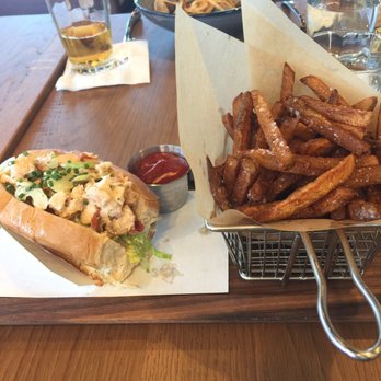 Paddlefish - lobster roll - Seafood Near Me - Orlando, Florida Paddlefish - lobster roll - Seafood Near Me - Orlando, Florida