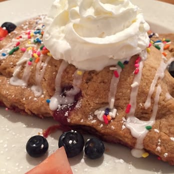 Iron Rooster - Home made poptarts. Good, but the dough is quite thick and bland. Filling is tasty - Cocktail Bars Near Me - Annapolis, Maryland