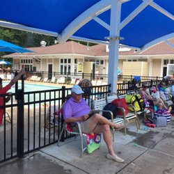 Tuckahoe Recreation Club - Enjoying reading