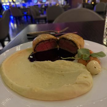 Hell's Kitchen - beef wellington - Cocktail Bars Near Me - Funner, California
