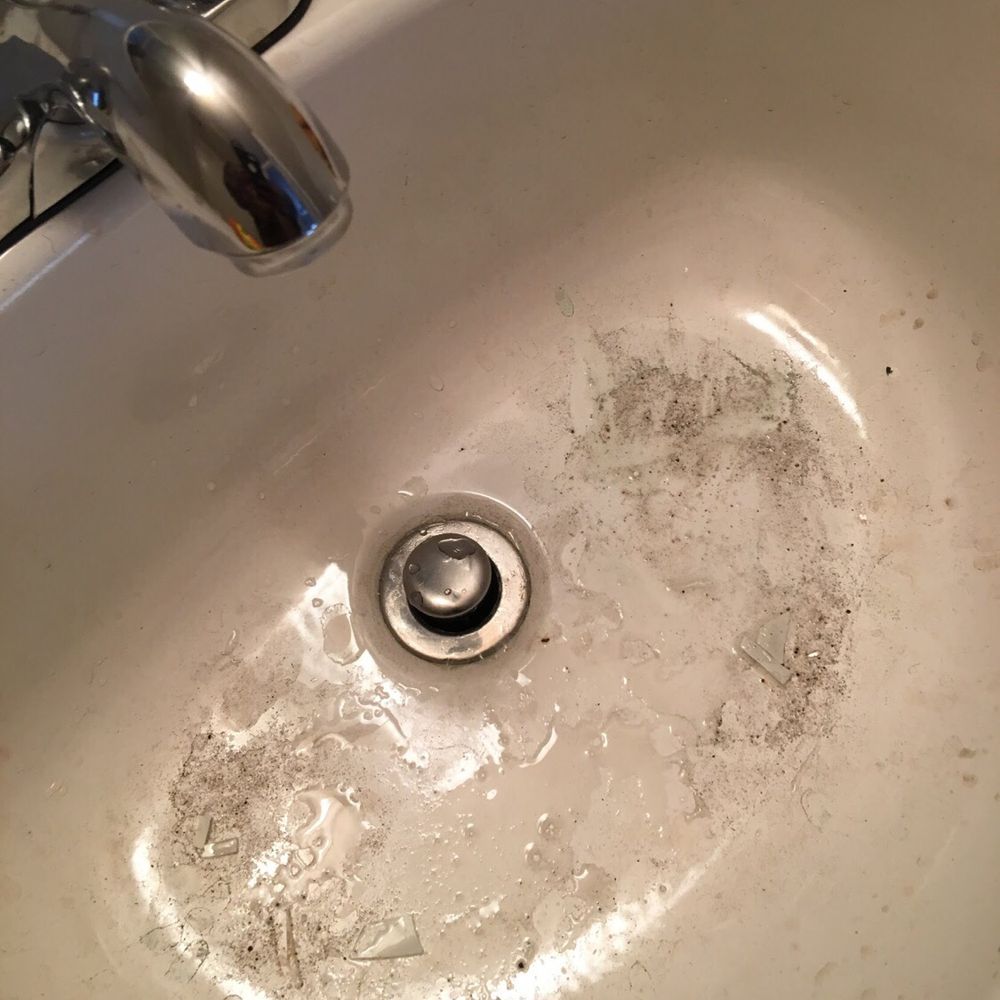 Fat Property - Unclean sink! - Apartments Near Me - Houston, Texas Fat Property - Unclean sink! - Apartments Near Me - Houston, Texas