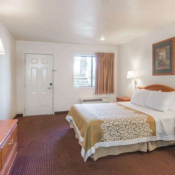 Days Inn by Wyndham Willcox - 1 Queen Bed Room - Hotels Near Me - Willcox, Arizona