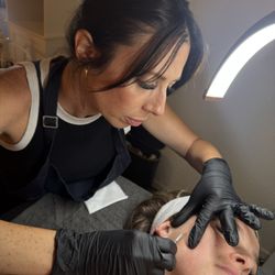 Courtney Rossi Artistry - Delux Dermaplane Facial