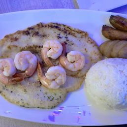 Filete a La Plancha Con Camarones
