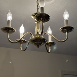 Cleaning queens - Light fixture, should've been cleaned according to 'Deep Clean' checklist. 'We didn't want to bust the light' was excuse for not cleaning it
