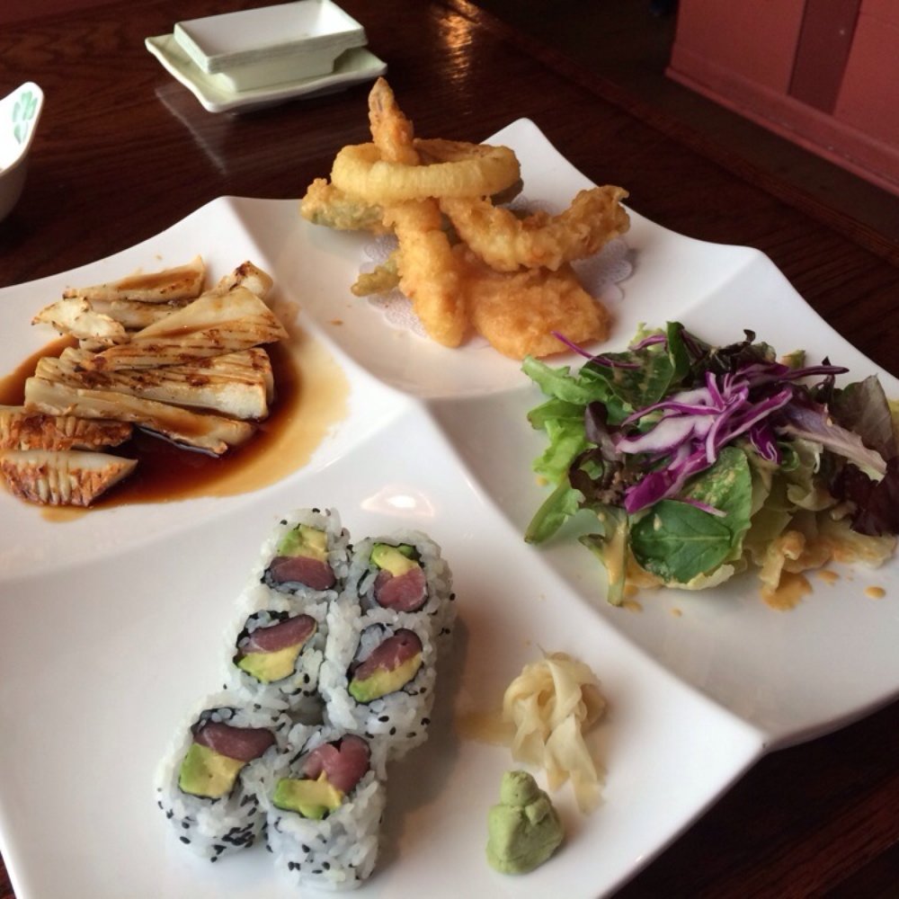 Kinta Sushi - Lunch bento box special with grilled calamari, avocado & tuna roll, vegetable tempura & house salad ($8.95) - Sushi Bars Near Me - Carol Stream, Illinois