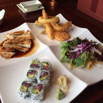 Kinta Sushi - Lunch bento box special with grilled calamari, avocado & tuna roll, vegetable tempura & house salad ($8.95) - Sushi Bars Near Me - Carol Stream, Illinois