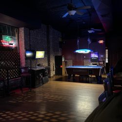 Shooters Lounge - Spacious!