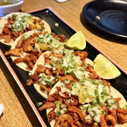 Los Gyros - Al pastor tacos