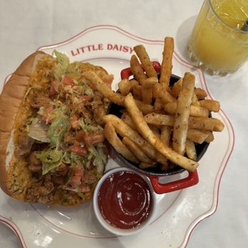 Little Daisy - fried chicken po boy - Bars Near Me - Dallas, Texas Little Daisy - fried chicken po boy - Bars Near Me - Dallas, Texas