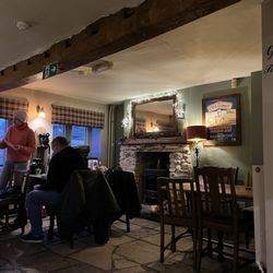 Red Lion - Cosy indoor seating area