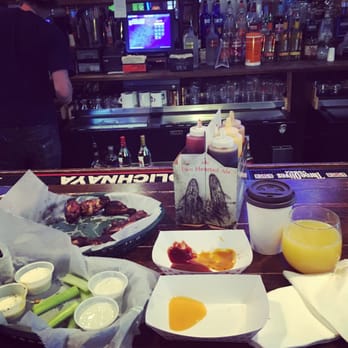 Oak Tavern - Chicken wings destruction - Bars Near Me - Cincinnati, Ohio