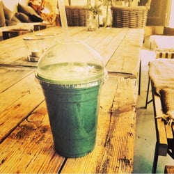 Juicemanden Rasmus laver de lækreste grønne juice!!