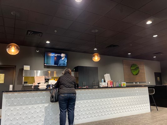 Dav’s Hotspot Restaurant + Lounge by null