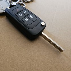 Alvaro’s Mobile Car Key Services - Chevy Equinox remote start key fob