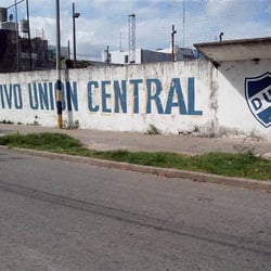 Deportivo Unión Central - Si habremos trepado esa pared para entrar a la canchita. Mil y un porrazos me di ahí.