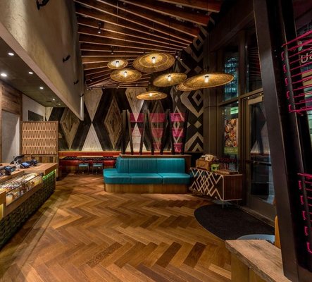 Nando's PERi-PERi by null