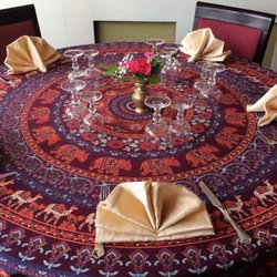 La Maison d'Himalaya - Table rond pour 5 personnes