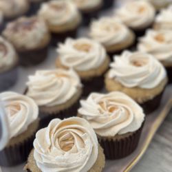 Yummy Finds - Honey Bee cupcakes!
