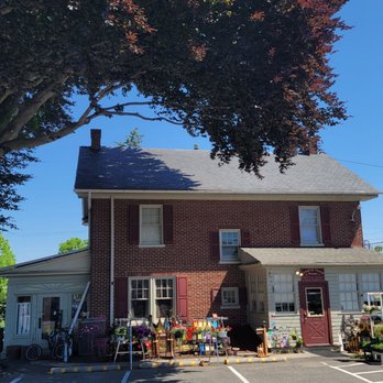 Creative Home Shoppe - Backside - Gift Shops Near Me - Bird in Hand, Pennsylvania