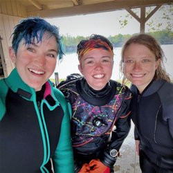 Divers Incorporated - This shop is very supportive of women divers, even if the sport is male dominated you don't feel like it when you sign up for classes here!