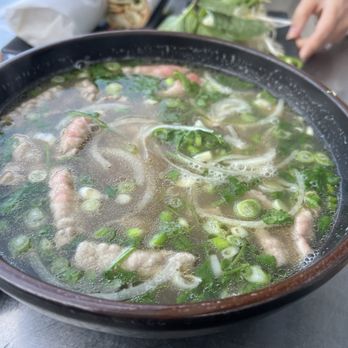 Queen CàPhê - Large bowl, rare beef - Bubble Tea Near Me - Seattle, Washington