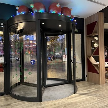 Ibis Styles - Turntable entrance - Hotels Near Me - Barcelona, B