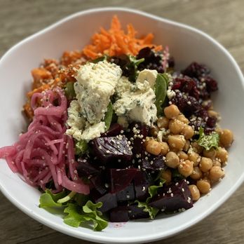 Califas Greens - a bowl of salad - Latin American Near Me - Berkeley, California