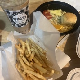 Coffee bubble tea with French Fries and Mac & Cheese! Coffee bubble tea with French Fries and Mac & Cheese!