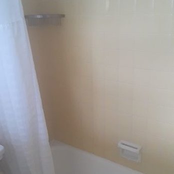 Silver Princess Motel - Tub and bathroom were spotless. - Hotels Near Me - Ocala, Florida